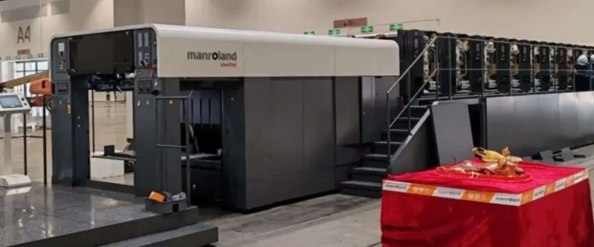 "Manroland Sheetfed R707PLTTLV printing press installed at Manohar Filaments, showcasing its multi-color inline coating capabilities in a modern production facility."